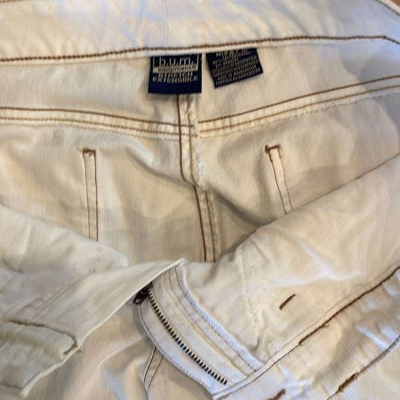 BUM equipment size 16 Missy white flare jeans with zip and embroidered pockets - Picture 2 of 8